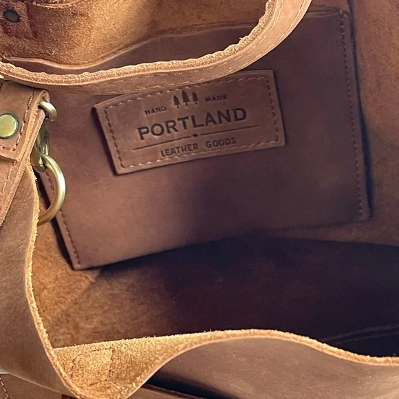 Portland Leather Classic Medium Crossbody COCOA 🦄 - Picture 4 of 6